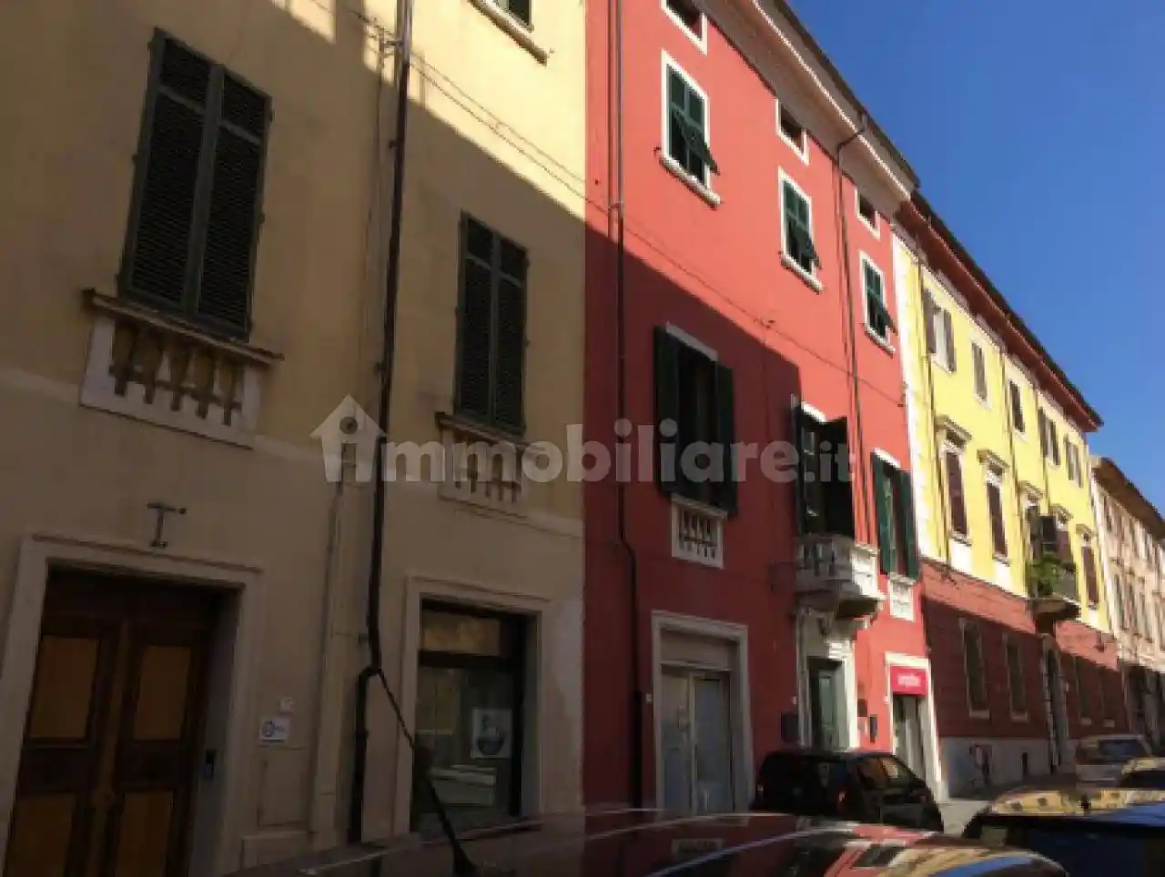 Palazzo - Edificio in vendita a Carrara