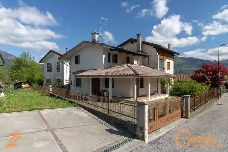Villa in vendita a Preone