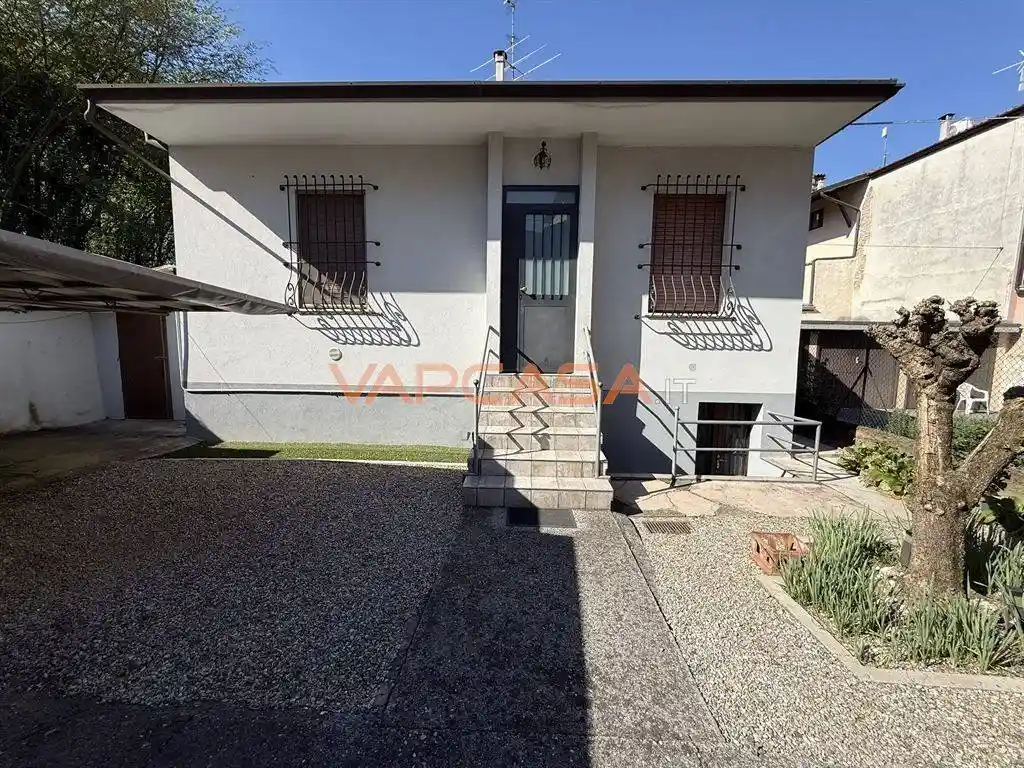 Villa in vendita a Romano di Lombardia