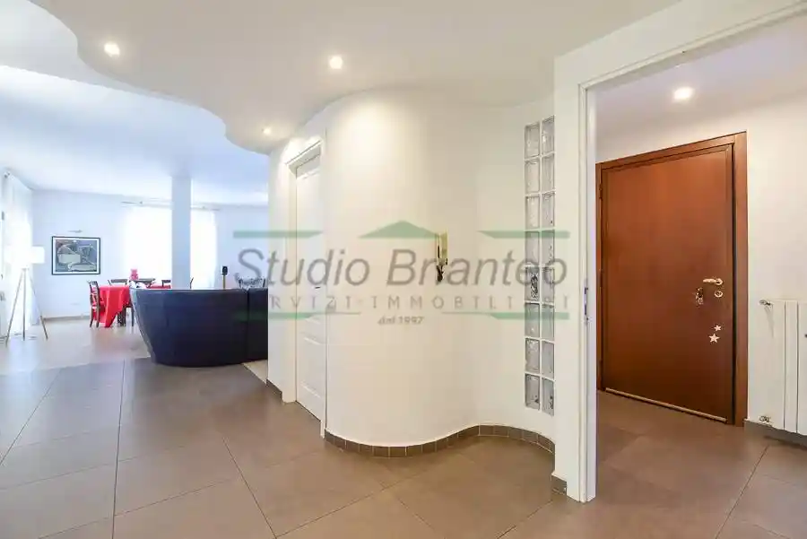 Villa in vendita a Besana in Brianza