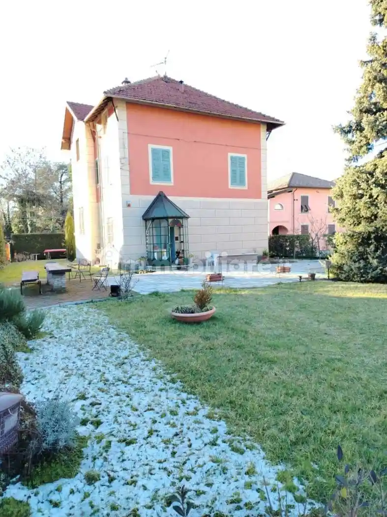 Villa in vendita a Serravalle Scrivia