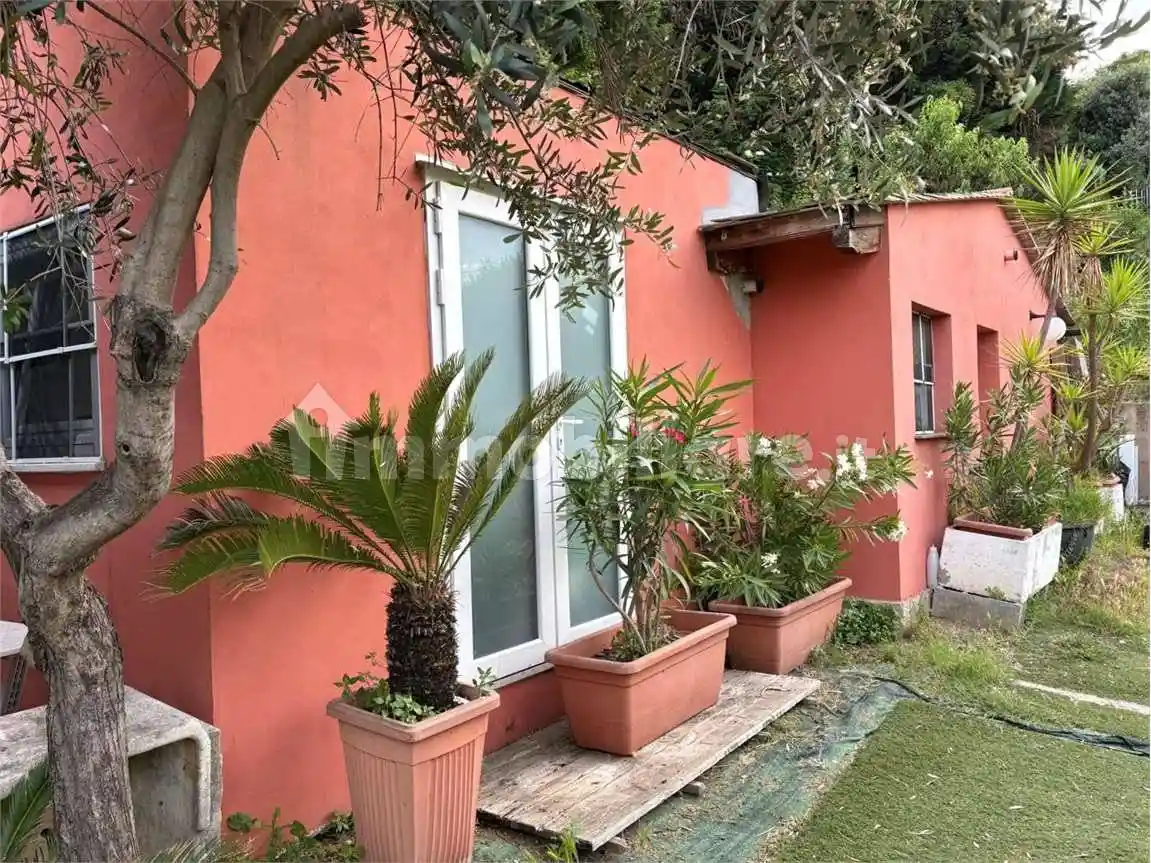Casa indipendente in vendita a Genova