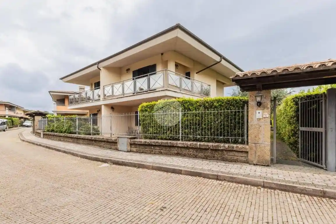 Villa in vendita a Monterosi