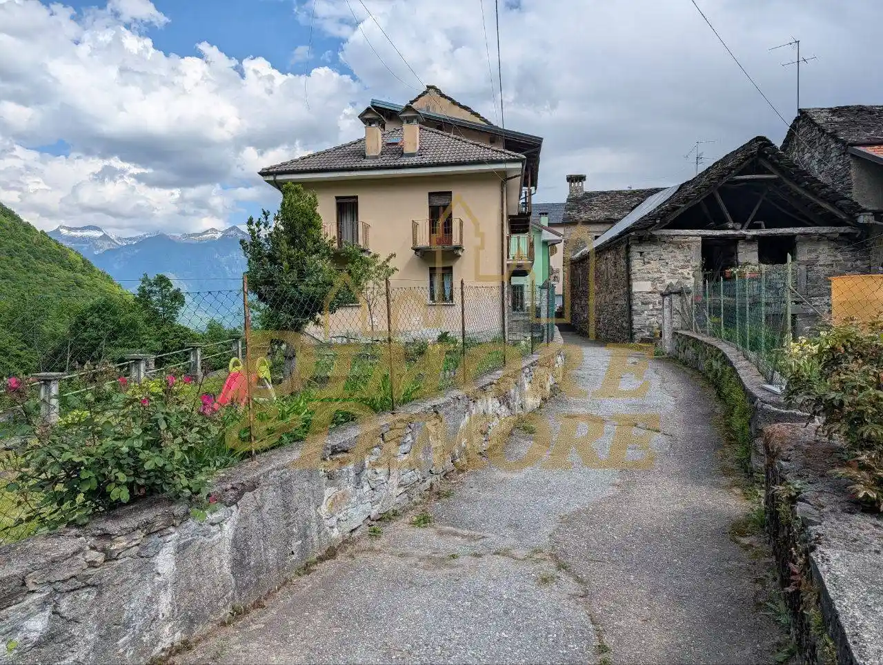 Villa in vendita a Montescheno
