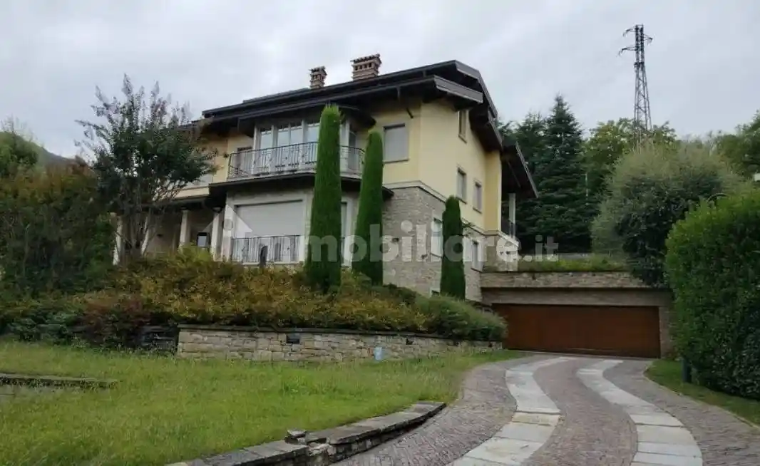 Villa in vendita a Casazza