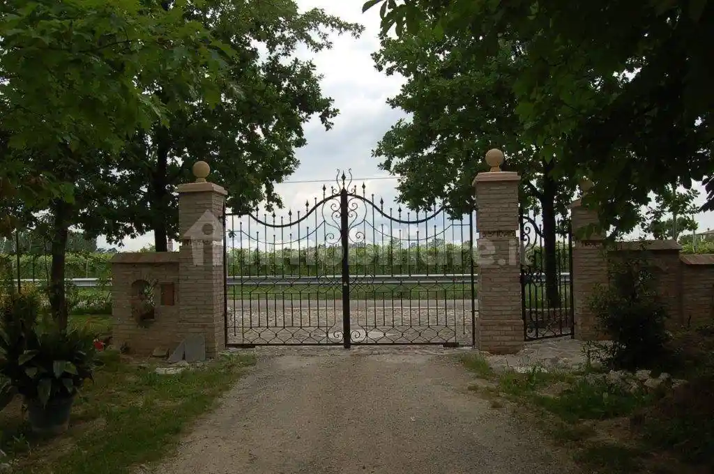 Rustico - Casale in vendita a Modena