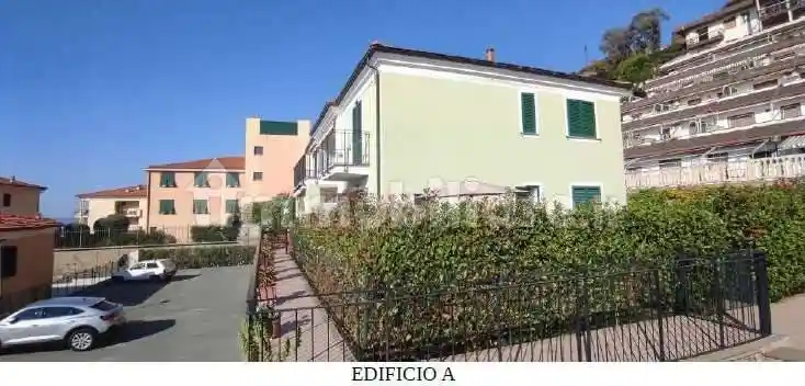 Palazzo - Stabile in vendita a Riva Ligure