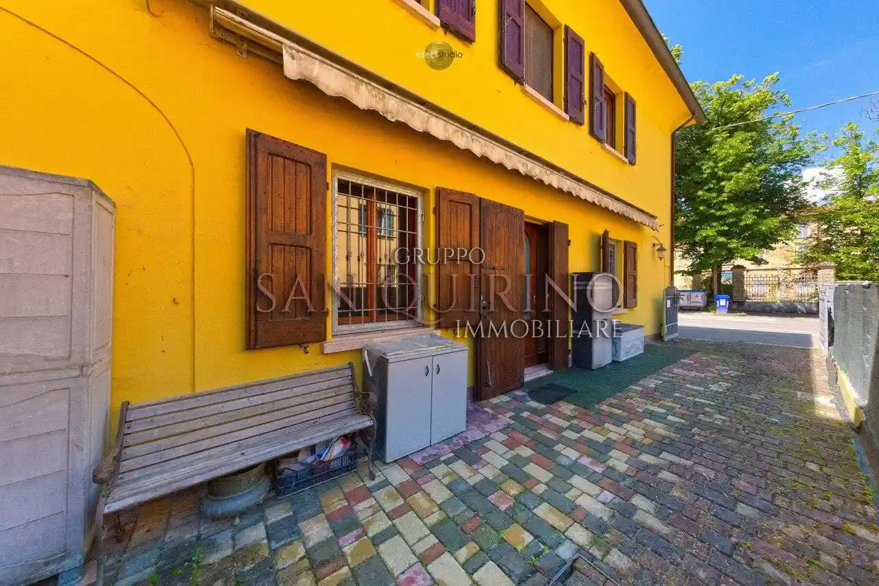 Villa in vendita a Campagnola Emilia