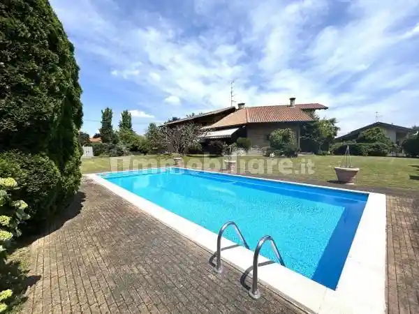 Villa in vendita a Gorla Maggiore