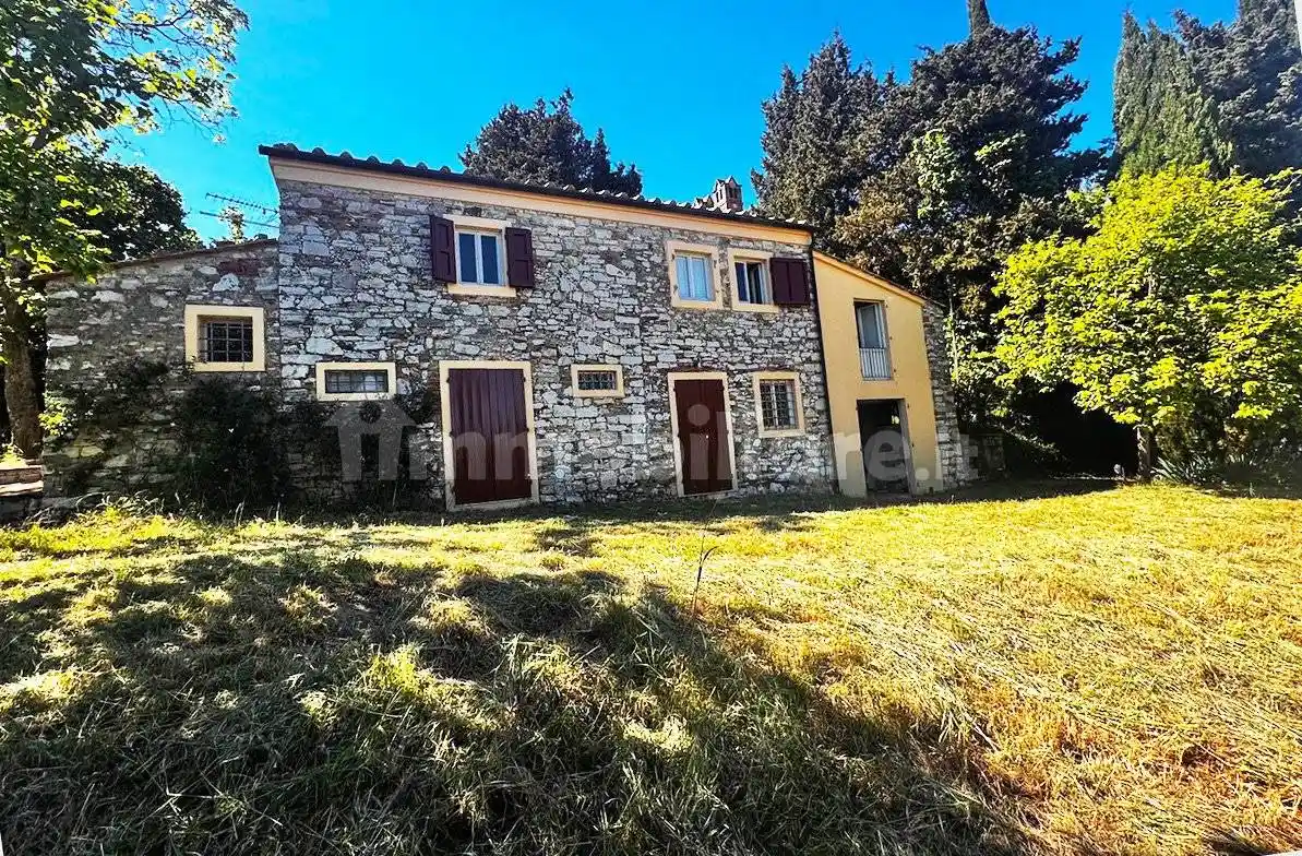 Rustico - Casale in vendita a Lucca