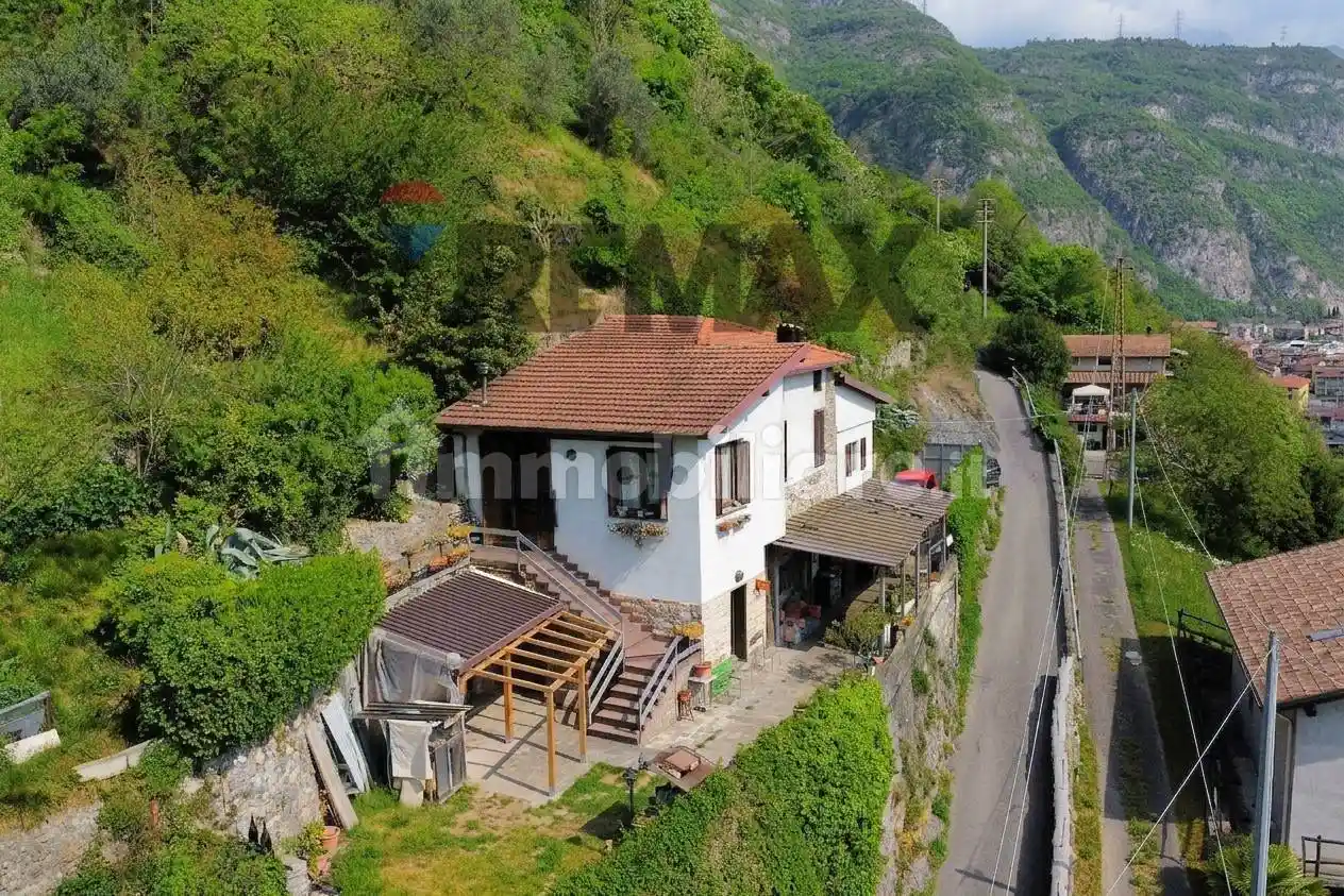 Casa indipendente in vendita a Piancogno