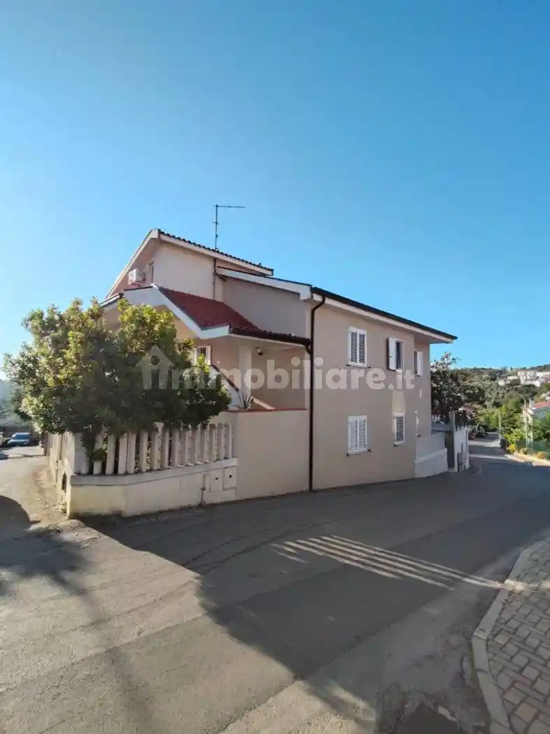 Villa in vendita a Cappelle sul Tavo
