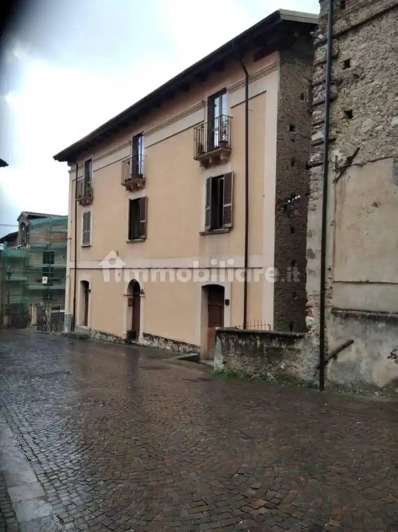 Palazzo - Edificio in vendita a Spezzano della Sila