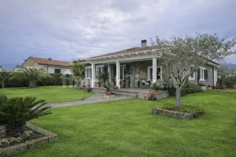 Villa in vendita a Camaiore