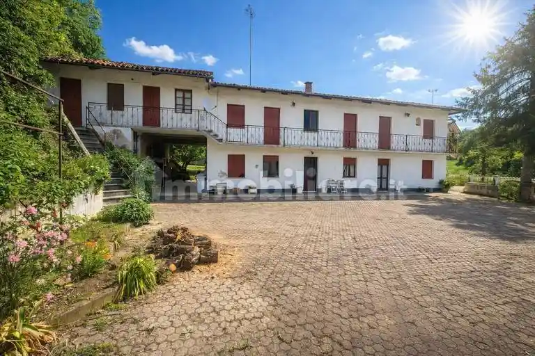Casa indipendente in vendita a Bra