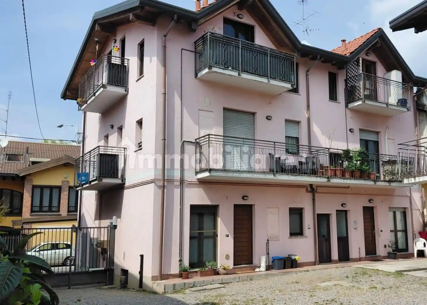 Appartamento in vendita a Locate Varesino