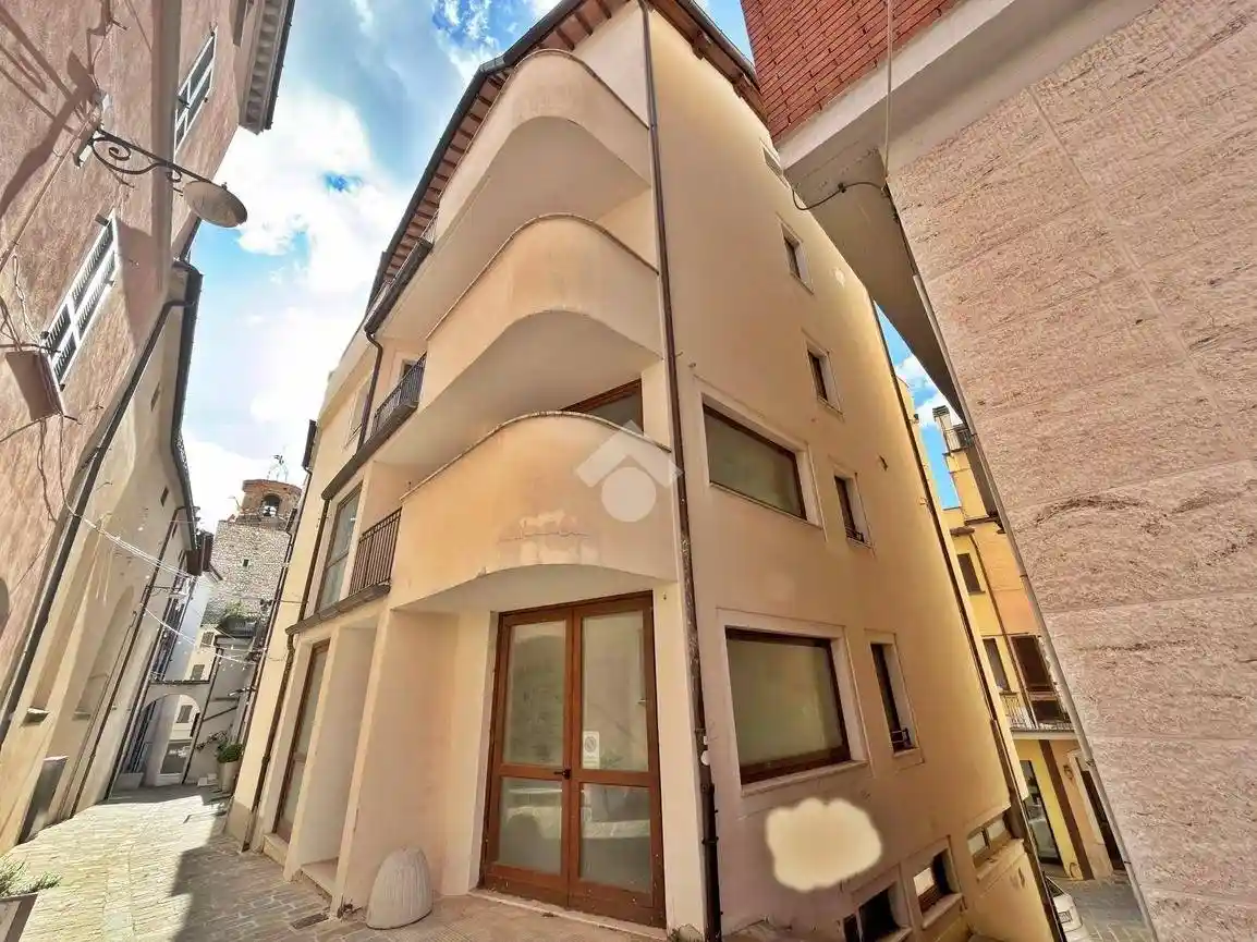 Palazzo - Edificio in vendita a Gualdo Tadino