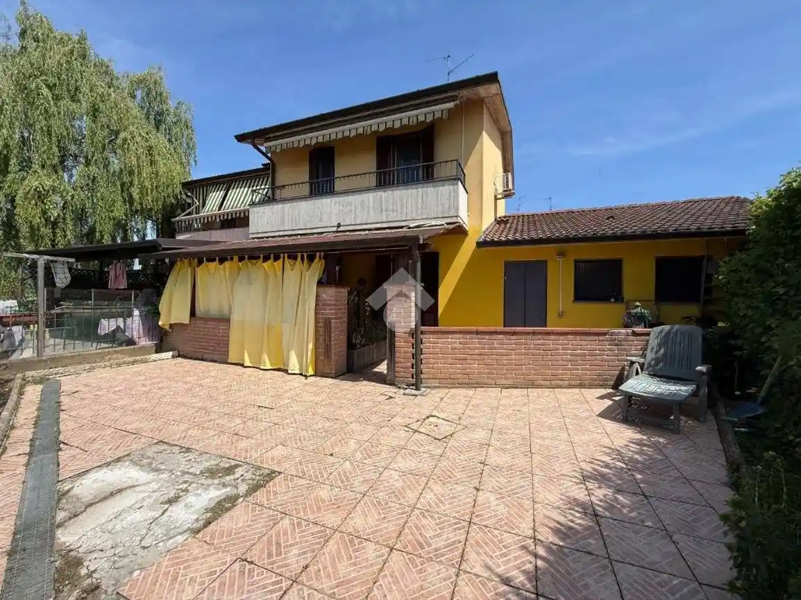 Villa in vendita a Dovera