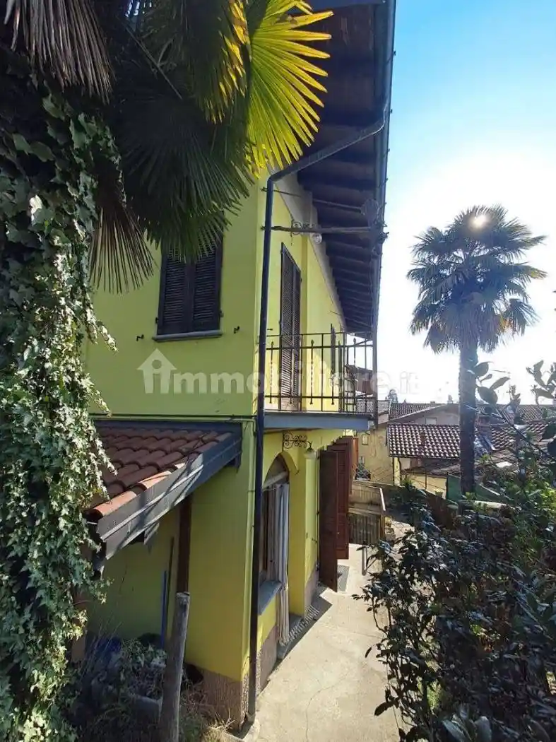 Villa in vendita a Monvalle