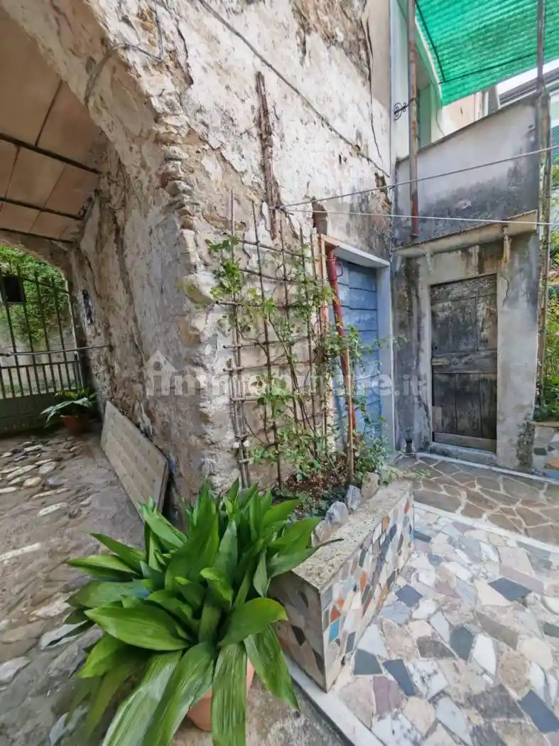 Casa indipendente in vendita a Carrara
