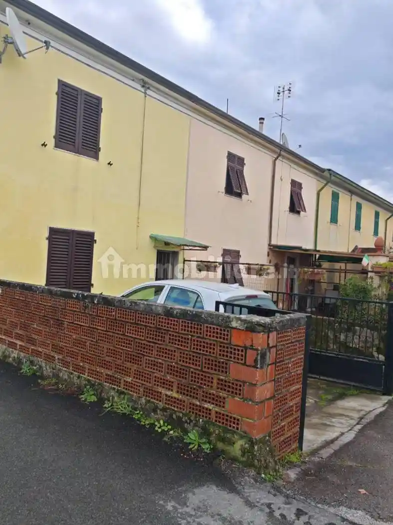 Casa indipendente in vendita a Carrara