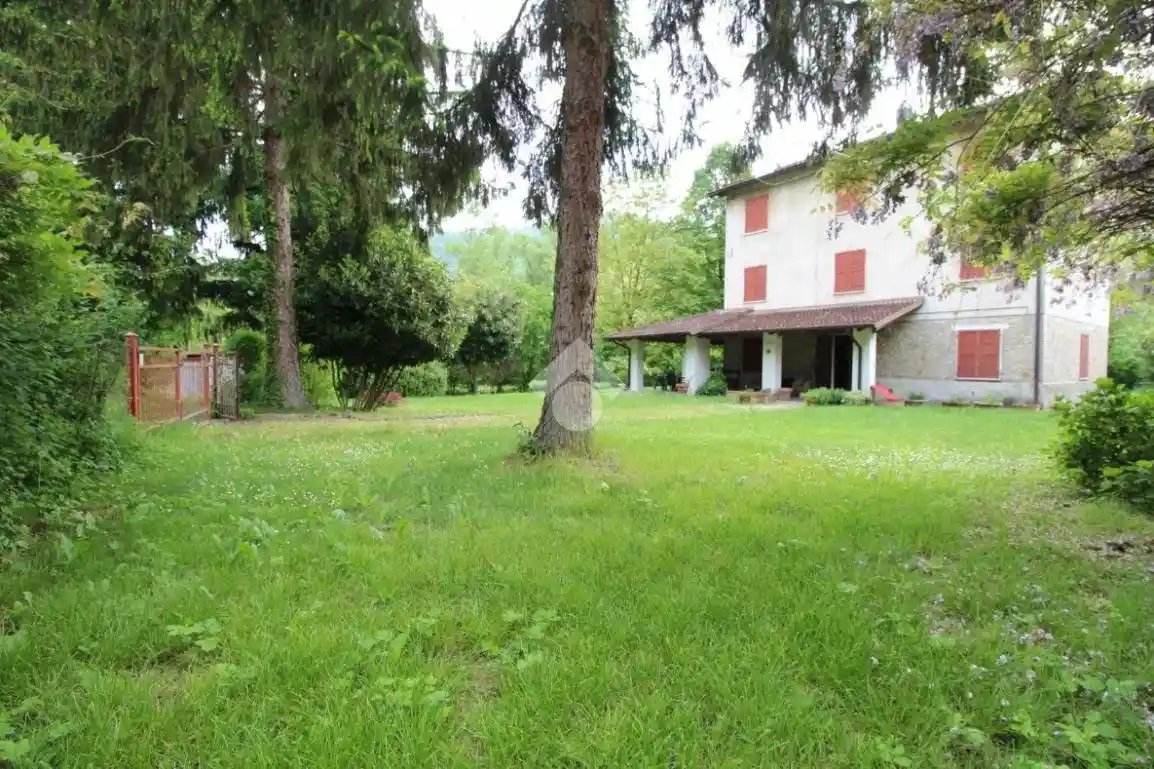 Villa in vendita a Baiso