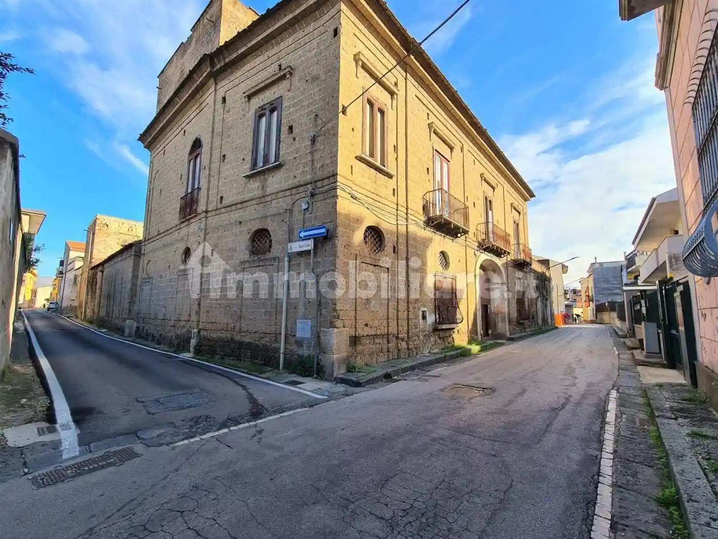 Palazzo - Edificio in vendita a Macerata Campania