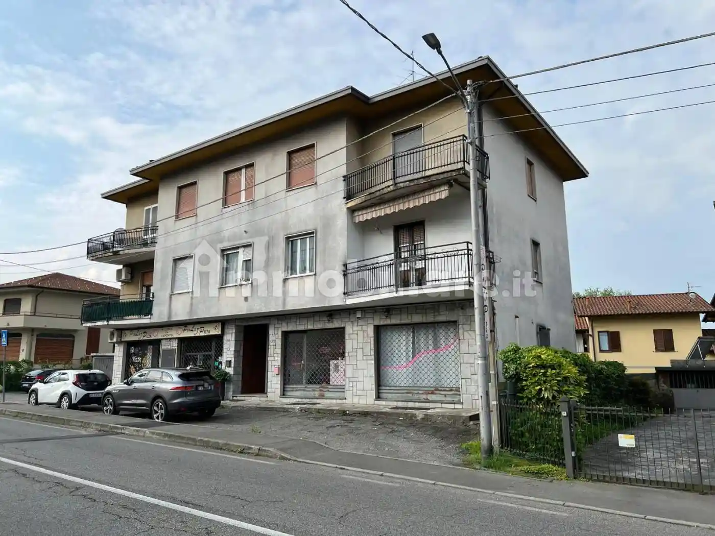 Appartamento in vendita a Cocquio-Trevisago