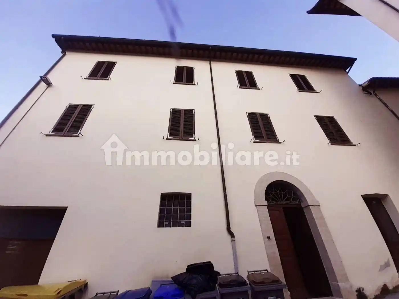 Palazzo - Edificio in vendita a Foligno
