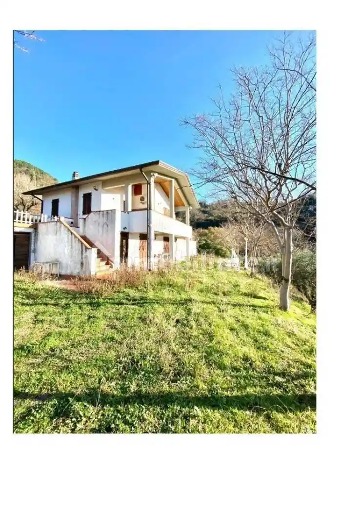 Villa in vendita a Sarzana