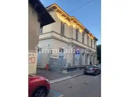 Palazzo - Stabile in vendita a Varese