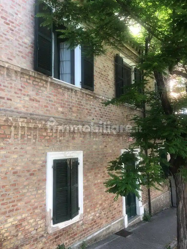 Villa in affitto a Falconara Marittima