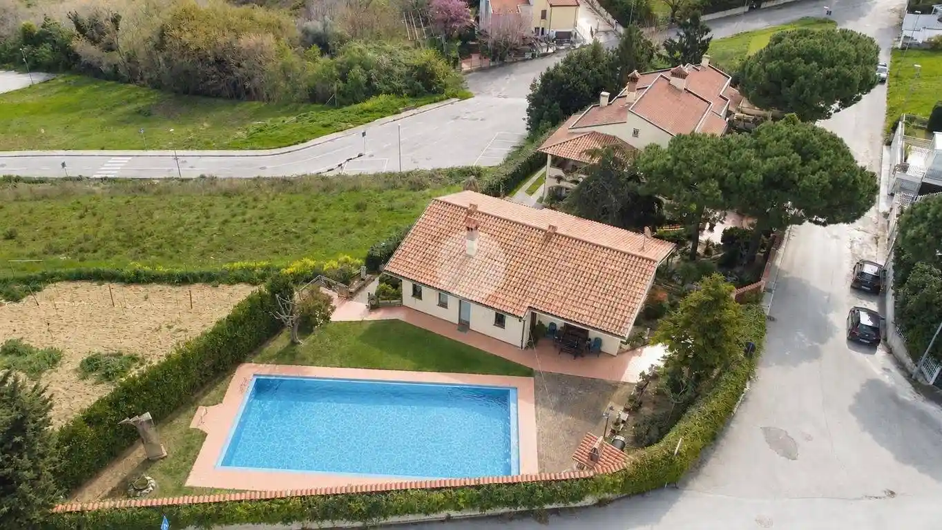 Villa in vendita a Potenza Picena