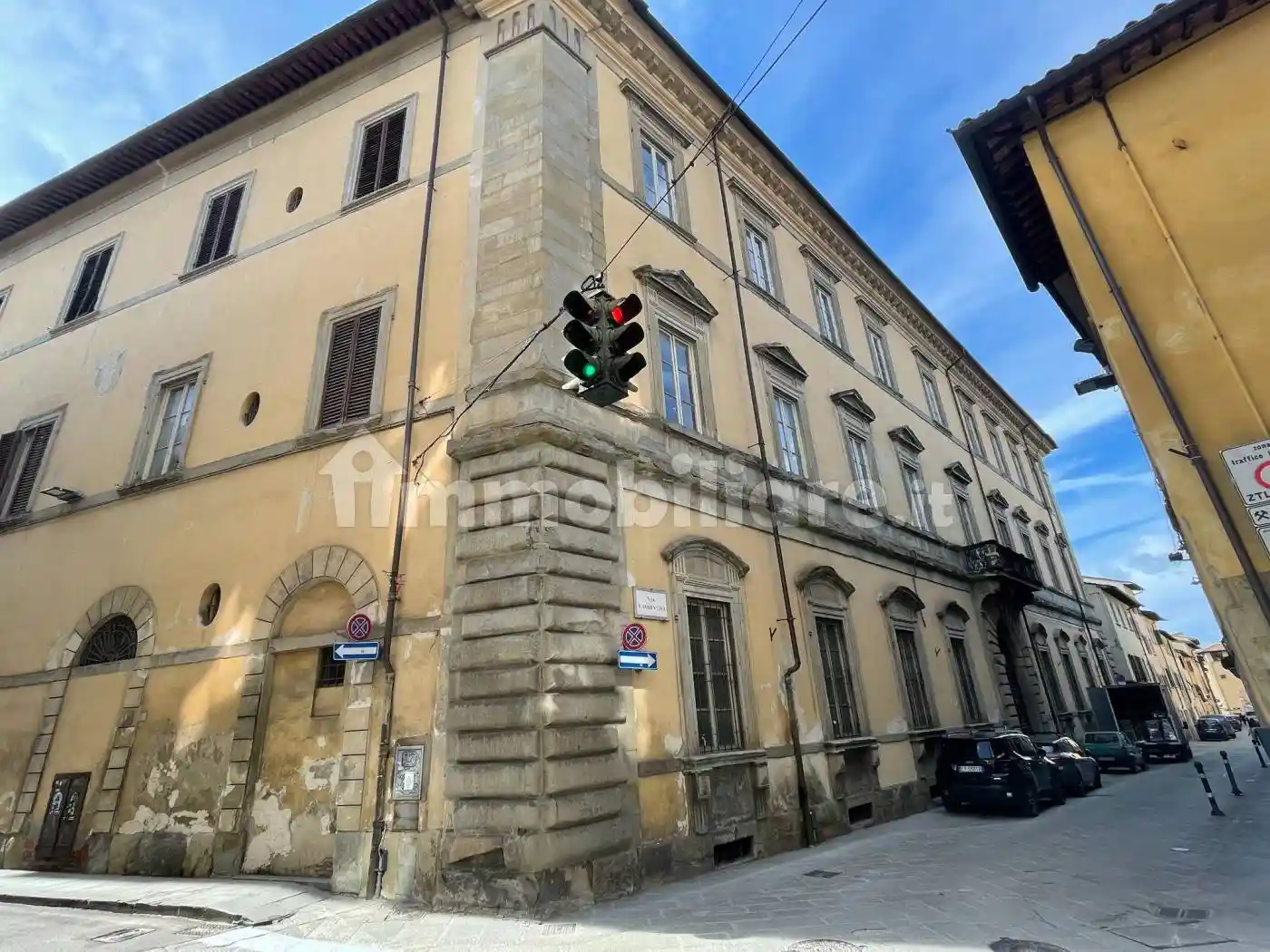Palazzo - Edificio in vendita a Arezzo