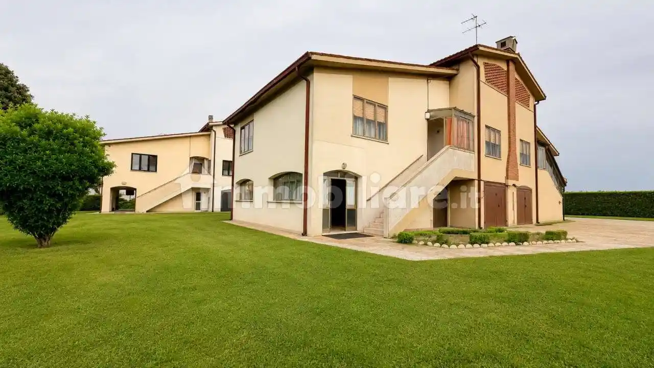 Villa in vendita a Correzzola