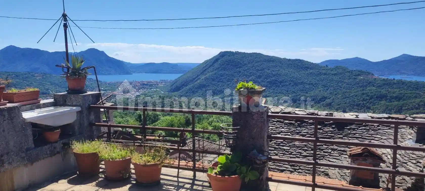 Casa indipendente in vendita a Cossogno