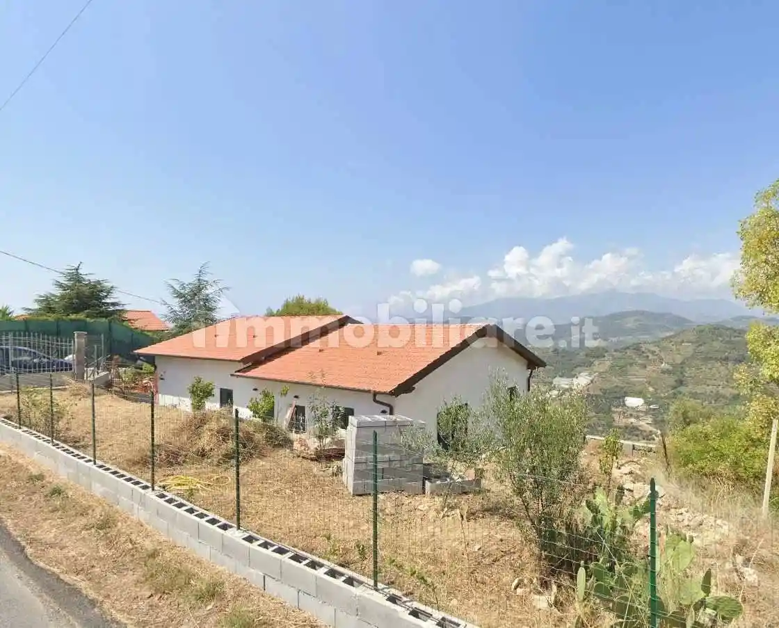 Villa in vendita a Vallebona