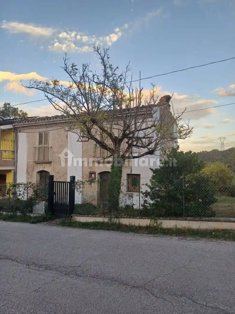 Rustico - Casale in vendita a Montorio al Vomano