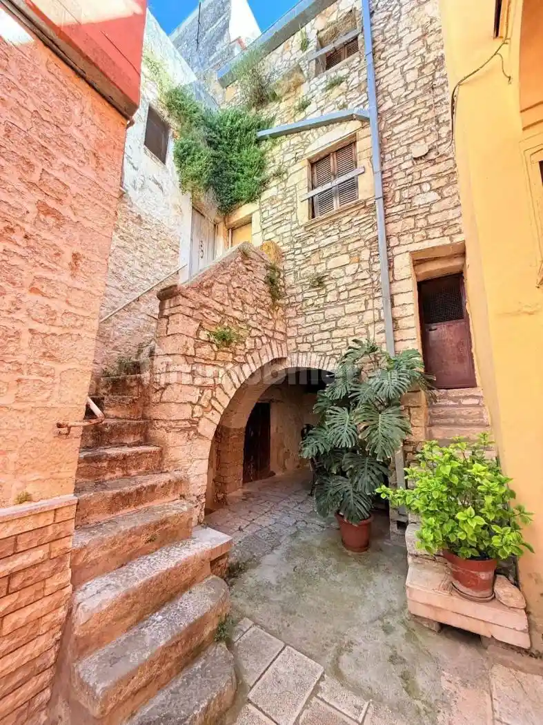 Casa indipendente in vendita a Cassano delle Murge