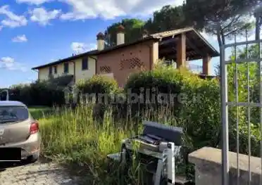 Casa indipendente in vendita a Prato