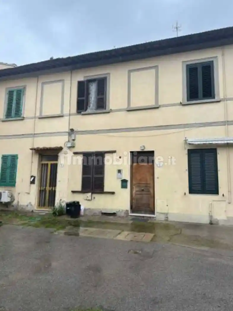 Casa indipendente in vendita a Prato