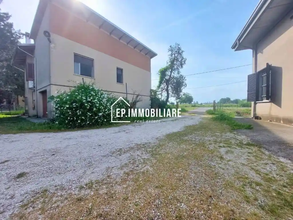 Villa in vendita a Suzzara