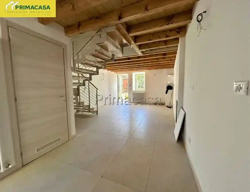 Casa indipendente in vendita a Erbezzo