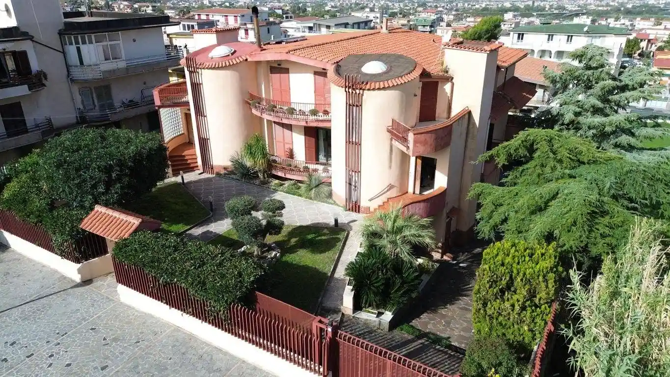 Villa in vendita a Pollena Trocchia
