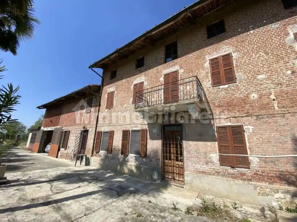 Casa indipendente in vendita a Roatto