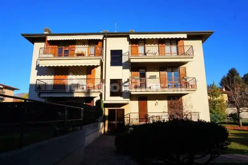 Appartamento in vendita a Mozzo