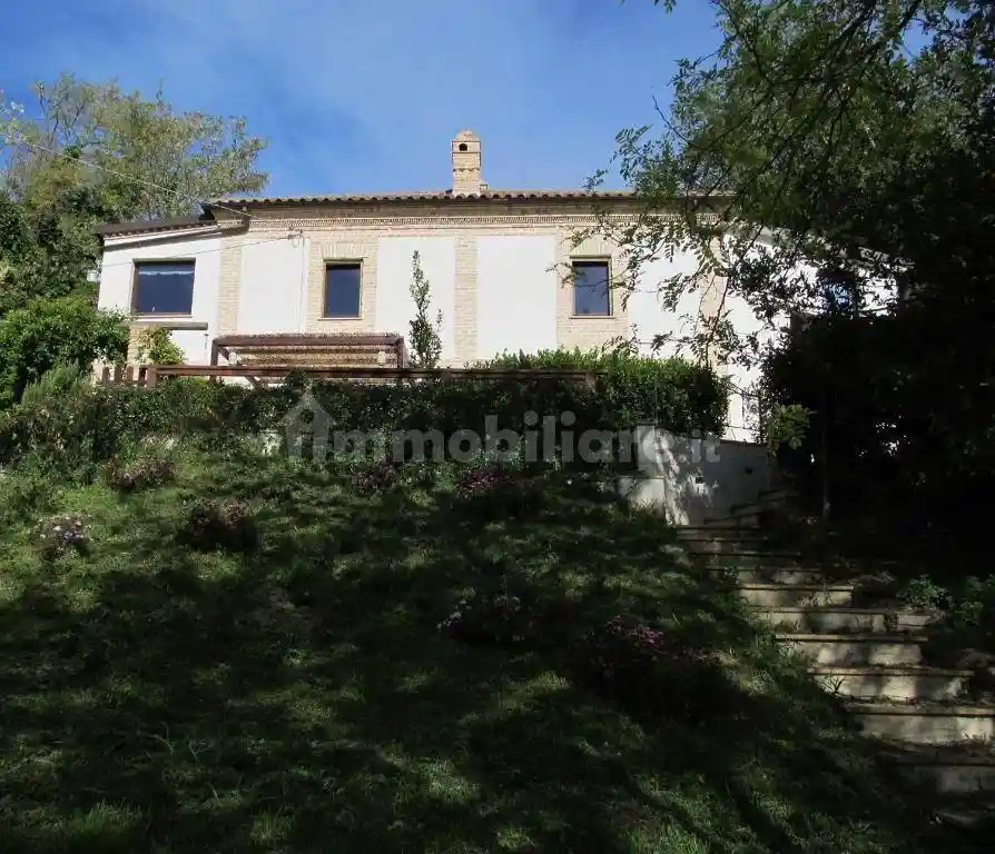 Casa indipendente in affitto a Chieti