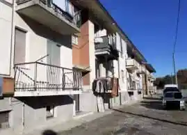 Appartamento in vendita a Angera