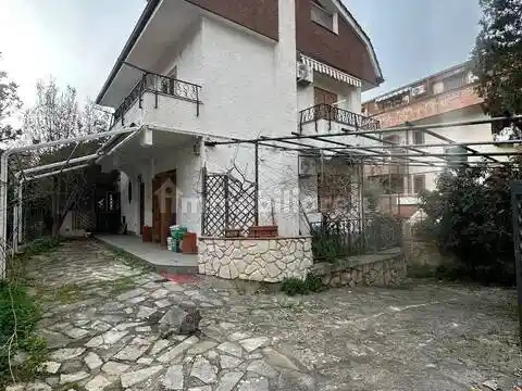 Villa in vendita a Paola