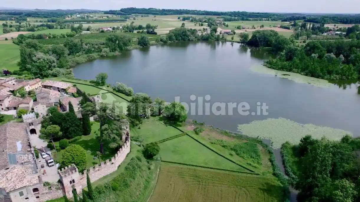 Villa in vendita a Monzambano